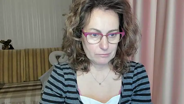 Snapshot of lauraoven chatting on 18, 3, 2025 lauraoven online show from 18, 3, 2025