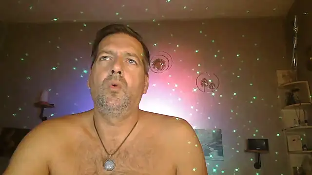 Snapshot of matrikes1 chatting on 8, 10, 2025 matrikes1 online show from 8, 10, 2025