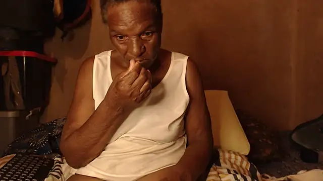 Snapshot of NaughtyGranny chatting on 9, 2, 2025 NaughtyGranny online show from 9, 2, 2025