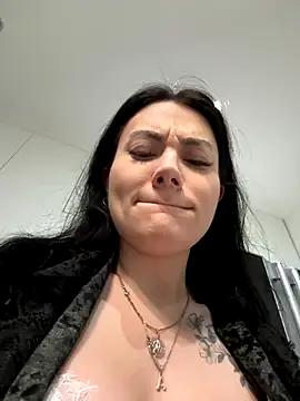 Snapshot of Wet__Bunny chatting on 5, 10, 2025 Wet  Bunny online show from 5, 10, 2025