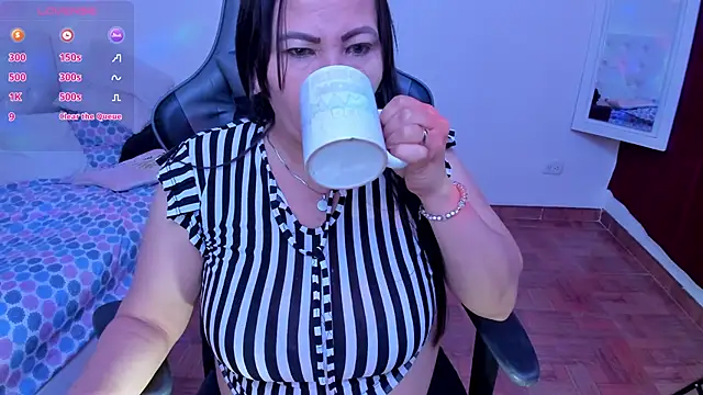 esmeralda milf online show from 11, 3, 2025