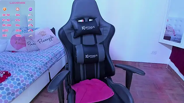 esmeralda milf online show from 17, 3, 2025