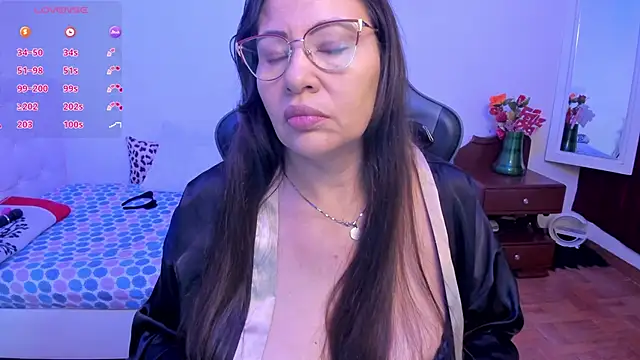 esmeralda milf online show from 12, 10, 2025