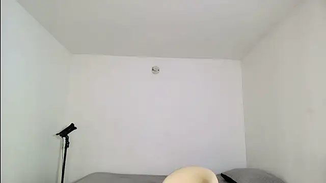 SARA TS FOX online show from 2, 12, 2025