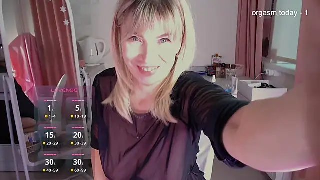 JuliaVilnet online show from 3, 2, 2025