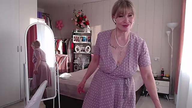 JuliaVilnet online show from 6, 5, 2026