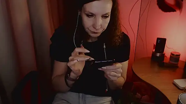 JohansonKatie online show from 30, 1, 2025