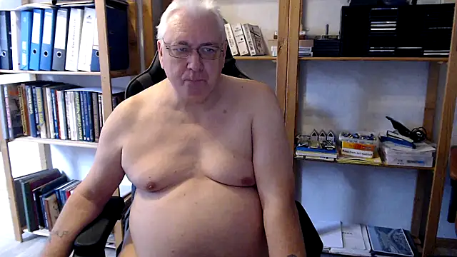 Snapshot of SchwanzhureXXL chatting on 12, 9, 2025 SchwanzhureXXL online show from 12, 9, 2025