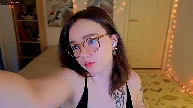 MilenaSaint online show from 15, 4, 2026