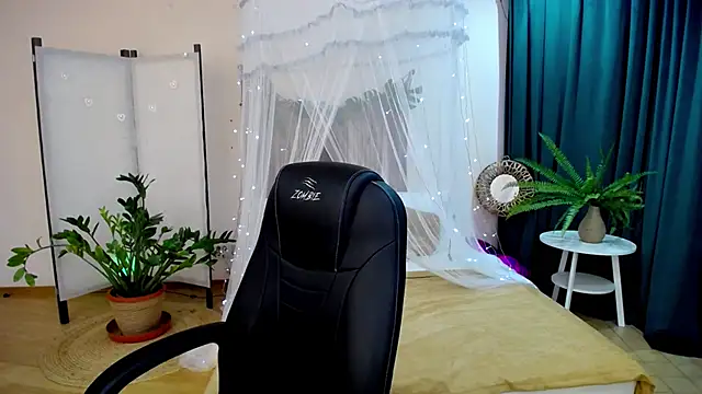 NicoleFoxery online show from 6, 3, 2025