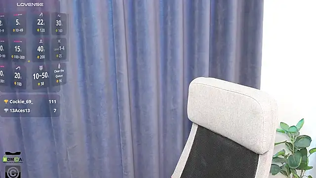 Snapshot of KellyKleine chatting on 19, 3, 2025 KellyKleine online show from 19, 3, 2025