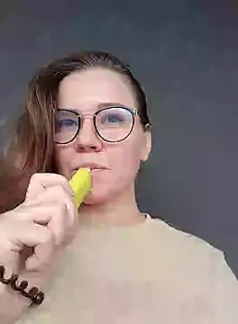 KellyKleine online show from 11, 10, 2025