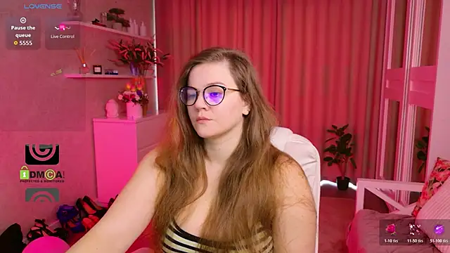 Snapshot of KellyKleine chatting on 9, 3, 2026 KellyKleine online show from 9, 3, 2026