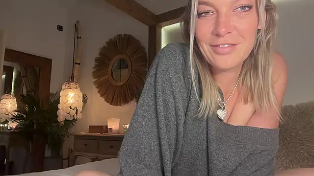 Snapshot of cyberchickie_maria chatting on 5, 1, 2025 cyberchickie maria online show from 5, 1, 2025