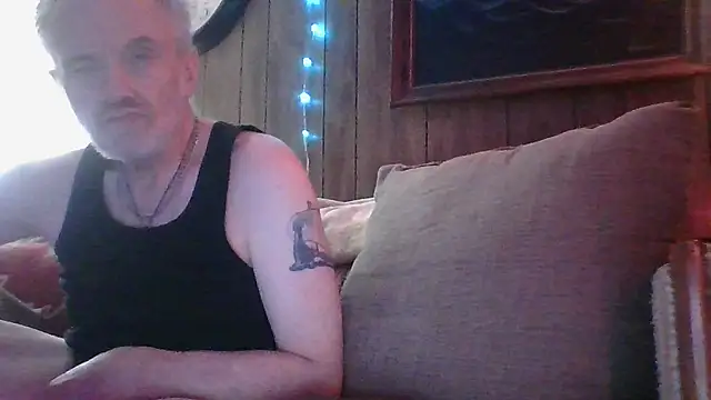 Snapshot of Makowboy chatting on 5, 12, 2024 Makowboy online show from 5, 12, 2024