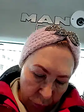 Hottie-Mom online show from 13, 5, 2026