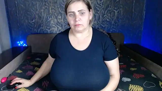 EvaCristal online show from 8, 11, 2025