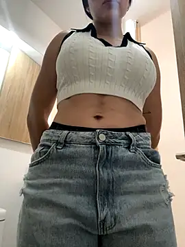 Snapshot of LaanaCooper chatting on 21, 10, 2025 LaanaCooper online show from 21, 10, 2025