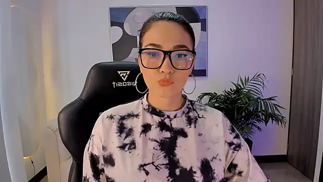Snapshot of SaraParker_ chatting on 6, 3, 2025 SaraParker  online show from 6, 3, 2025