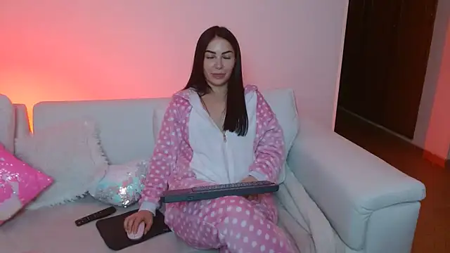 Snapshot of ariana28 chatting on 27, 2, 2025 ariana28 online show from 27, 2, 2025