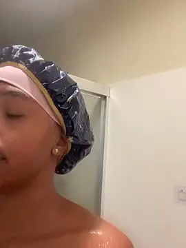 Snapshot of Cum2Charm chatting on 3, 4, 2026 Cum2Charm online show from 3, 4, 2026