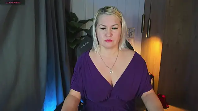 YolandaKiss online show from 15, 1, 2025