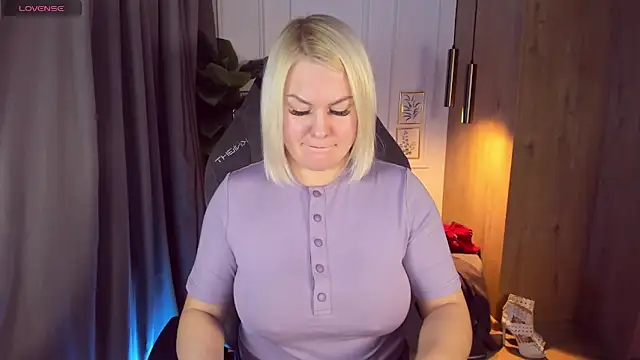YolandaKiss online show from 26, 1, 2025