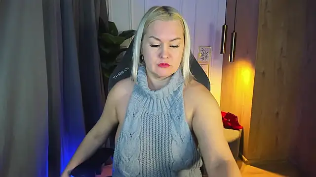 YolandaKiss online show from 1, 2, 2025