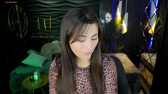 KylieMellow online show from 5, 1, 2025