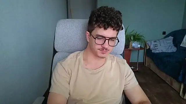 Snapshot of Remy_Miles chatting on 31, 10, 2025 Remy Miles online show from 31, 10, 2025