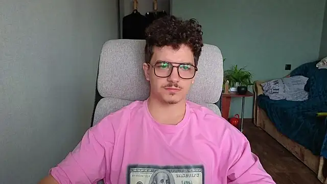 Snapshot of Remy_Miles chatting on 7, 11, 2025 Remy Miles online show from 7, 11, 2025