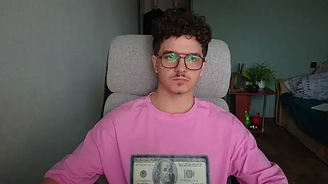 Snapshot of Remy_Miles chatting on 16, 11, 2025 Remy Miles online show from 16, 11, 2025