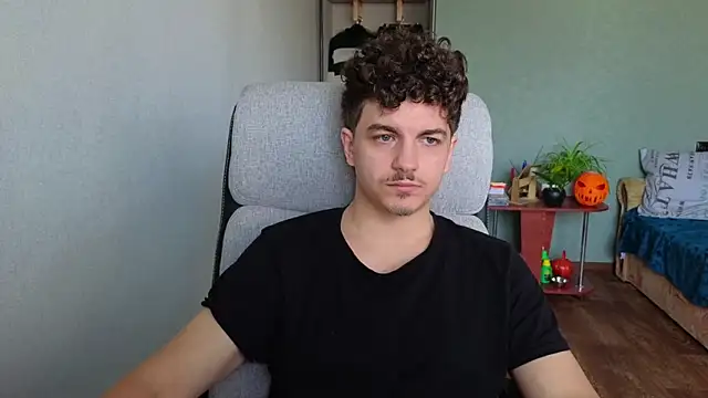 Snapshot of Remy_Miles chatting on 22, 11, 2025 Remy Miles online show from 22, 11, 2025