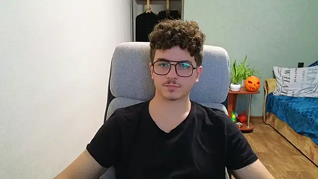 Snapshot of Remy_Miles chatting on 23, 11, 2025 Remy Miles online show from 23, 11, 2025