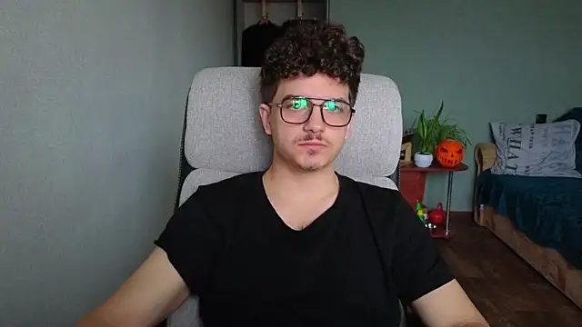 Snapshot of Remy_Miles chatting on 24, 11, 2025 Remy Miles online show from 24, 11, 2025