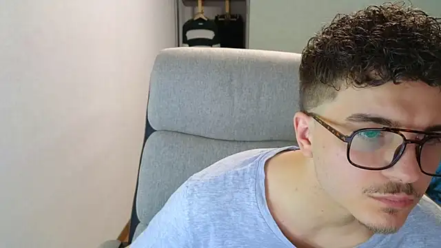 Snapshot of Remy_Miles chatting on 26, 11, 2025 Remy Miles online show from 26, 11, 2025