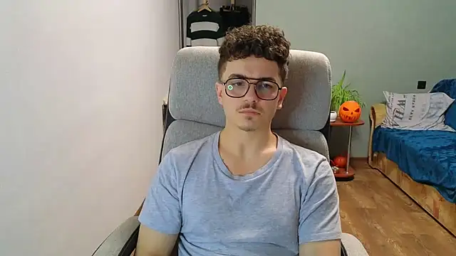 Snapshot of Remy_Miles chatting on 27, 11, 2025 Remy Miles online show from 27, 11, 2025