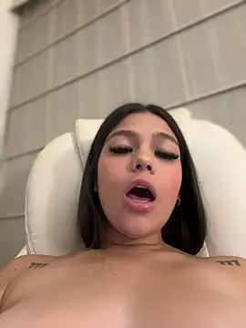 Alyshanon18 online show from 15, 2, 2025