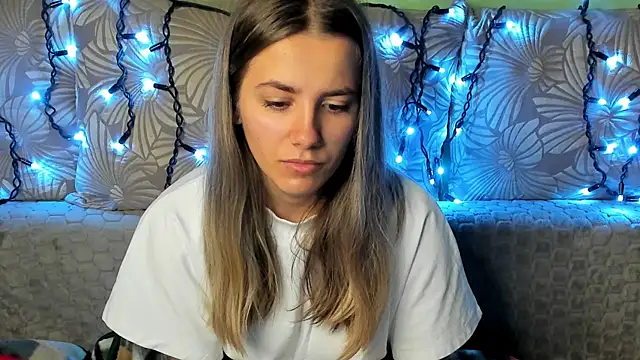 MaggieCake online show from 12, 11, 2025