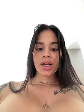 LaraHenao online show from 11, 2, 2025