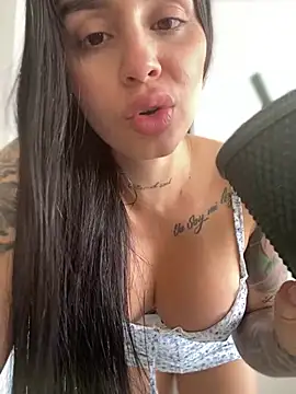 LaraHenao online show from 22, 3, 2025