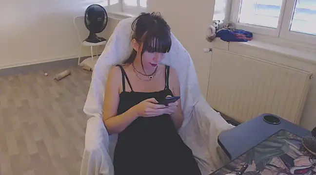 Snapshot of missthon0 chatting on 6, 12, 2024 missthon0 online show from 6, 12, 2024
