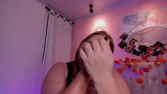 Snapshot of hannamartinn chatting on 24, 10, 2025 hannamartinn online show from 24, 10, 2025