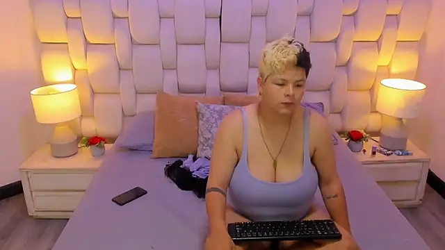 MiaYMolly online show from 5, 12, 2025