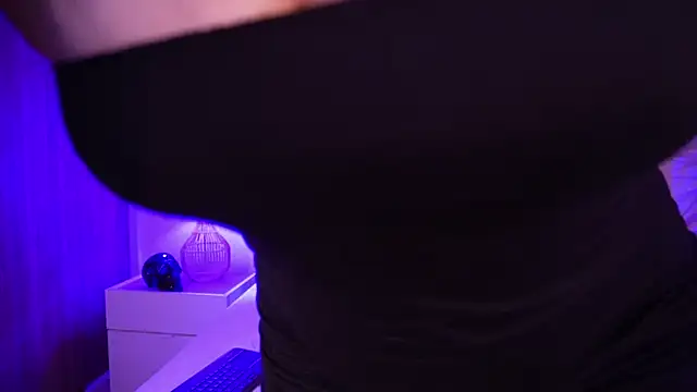 curvyliciousss online show from 2, 1, 2025