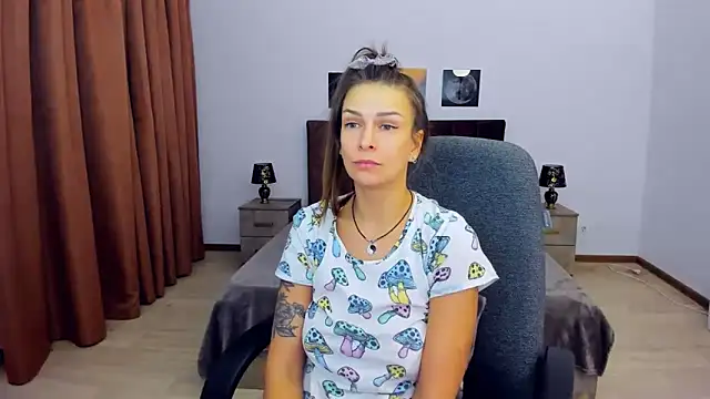 AlexiaDarren online show from 5, 12, 2024