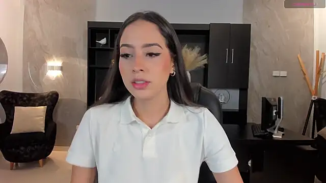 Snapshot of BrennaWalker chatting on 4, 1, 2025 BrennaWalker online show from 4, 1, 2025