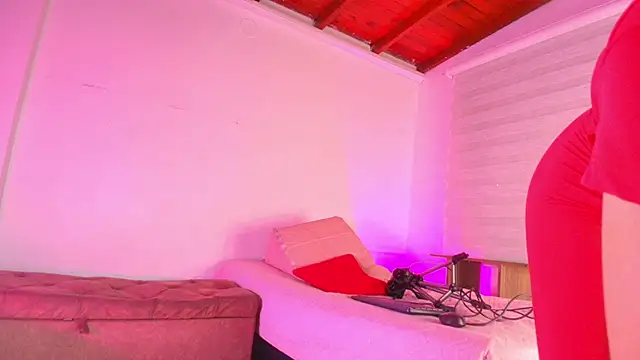 Snapshot of emyli_sw_ chatting on 20, 9, 2025 emyli sw  online show from 20, 9, 2025