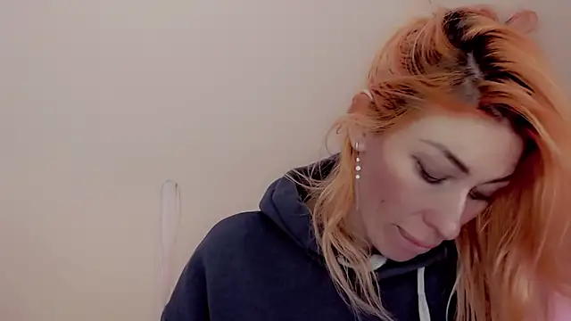 Snapshot of AnnieGOld_ chatting on 6, 1, 2025 AnnieGOld online show from 6, 1, 2025