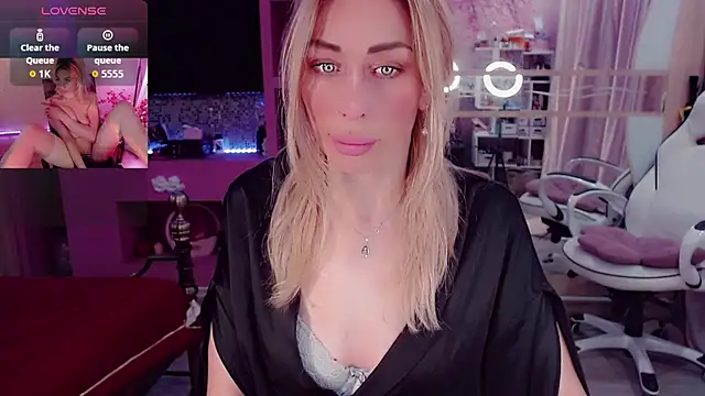 Snapshot of AnnieGOld_ chatting on 11, 10, 2025 AnnieGOld online show from 11, 10, 2025